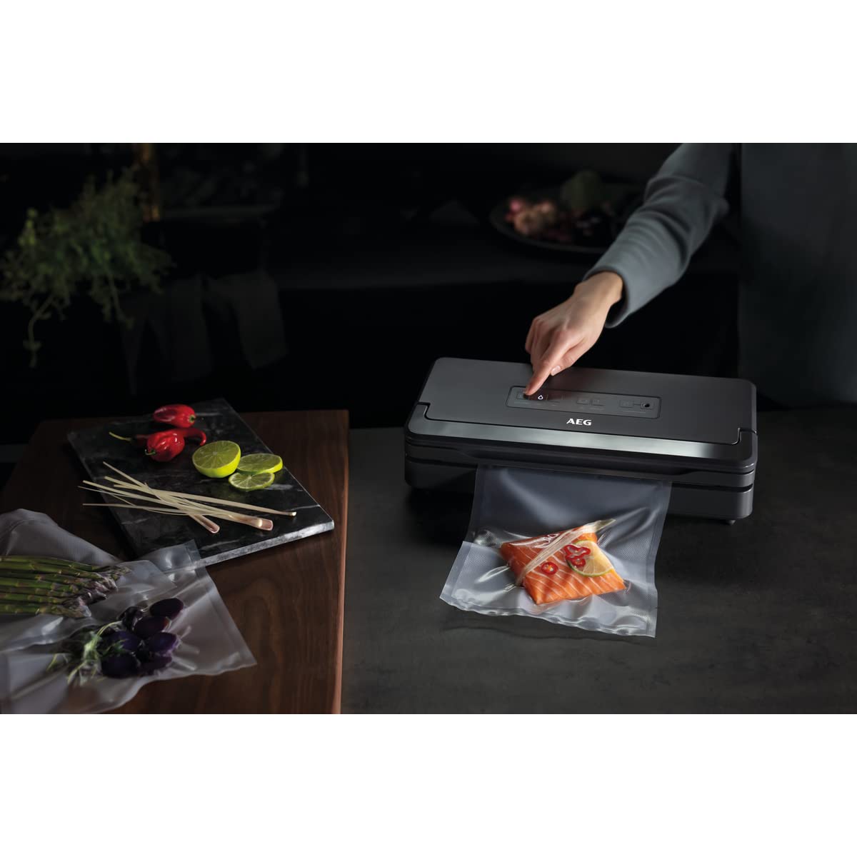 AEG A6-1-6AG vacuum sealer / fast and automatic food vacuuming / preserving nutrients / double sealing / Pulse function / Wet & Dry mode / BPA-free / gray