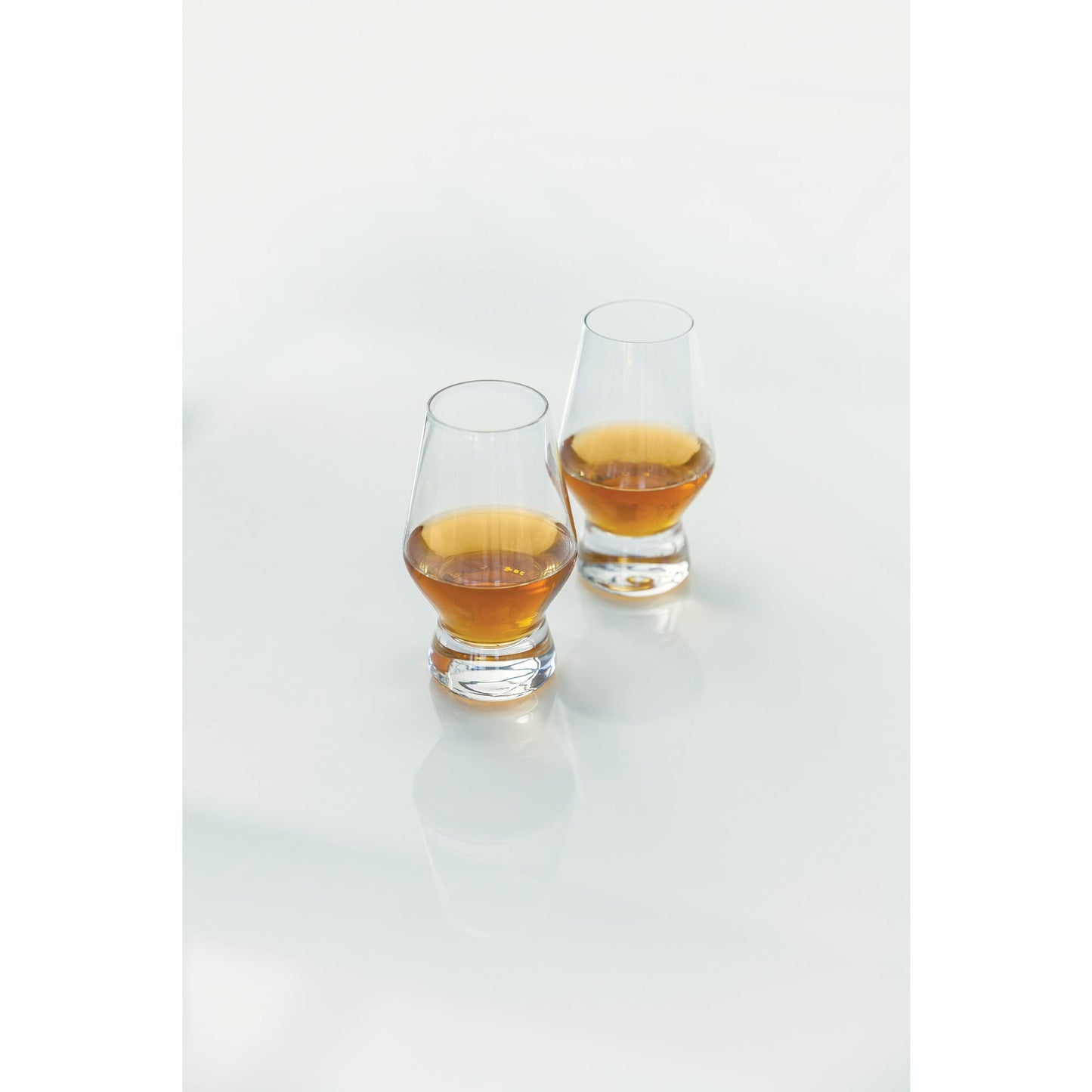 Crystal glass Scotch glasses with base, 2-piece set, lead-free premium crystal glass, classic whiskey glasses, Scotch glasses gift set, 8 ounces (237 ml), Clear.