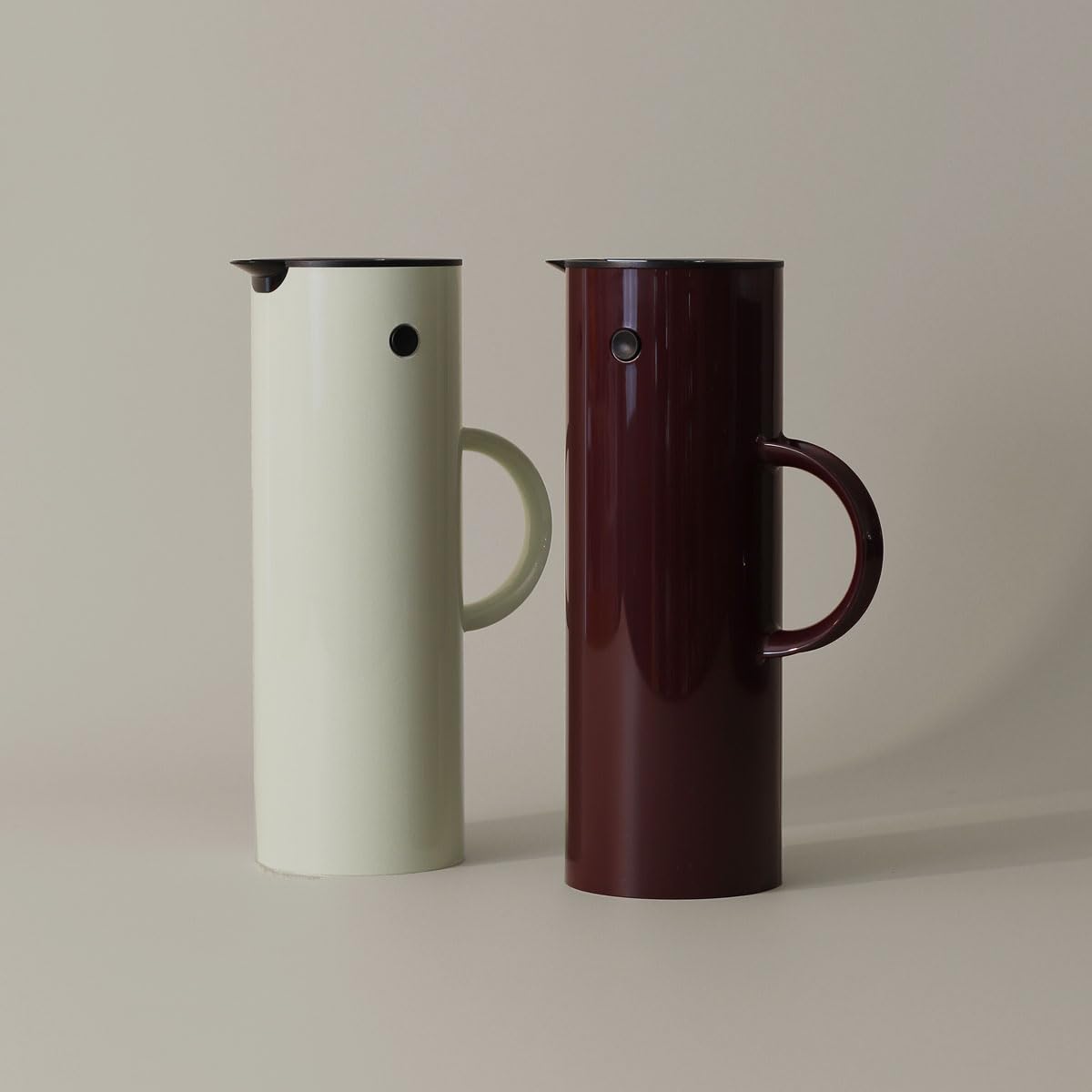 Stelton EM77 Insulated Jug - Double-walled jug for hot/cold drinks - Tea & coffee pot with glass insert, magnetic closure, screw lid, vintage design - 1 liter, Berry