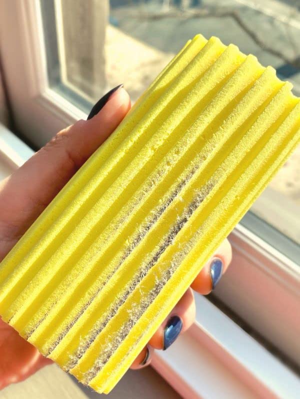 Scrub Daddy Damp Duster Dusting Sponge, washable duster with ridges, household cleaning tool for wood blinds, radiators, and mirrors, spider web remover, anti-static cleaning sponge, Gray.