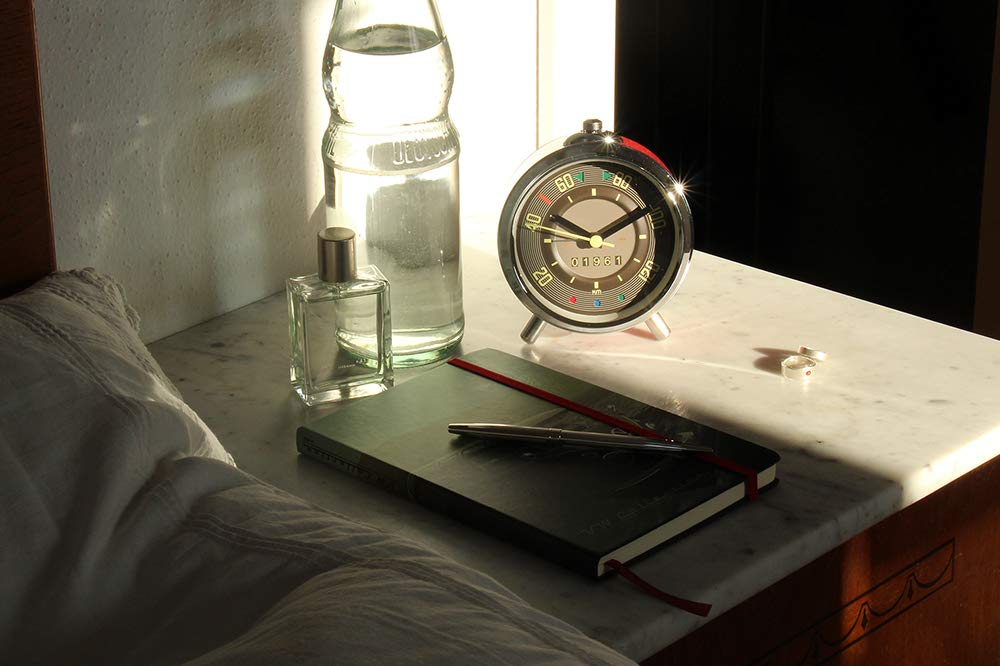 BRISA VW Collection - Volkswagen clock-watch-timepiece in the speedometer design of the T1 Bulli Bus in an elegant gift box (Speedometer/Red)