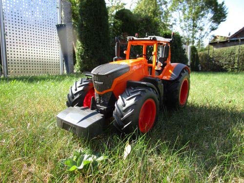 JAMARA 405045 Fendt 1050 Vario Municipal 1:16 2.4GHz RC Tractor, engine sound (can be turned off), reverse warning sound, horn, shutdown function, 2-wheel drive, front lights, indicators, demo function, orange