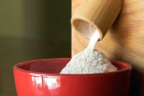 KoMo Fidibus 21 grain mill (250 watts, wood) - Today flour for the cake, tomorrow for pizza or sourdough for bread baking, with the separately available grinding mechanism you can quickly turn it into a spice mill.