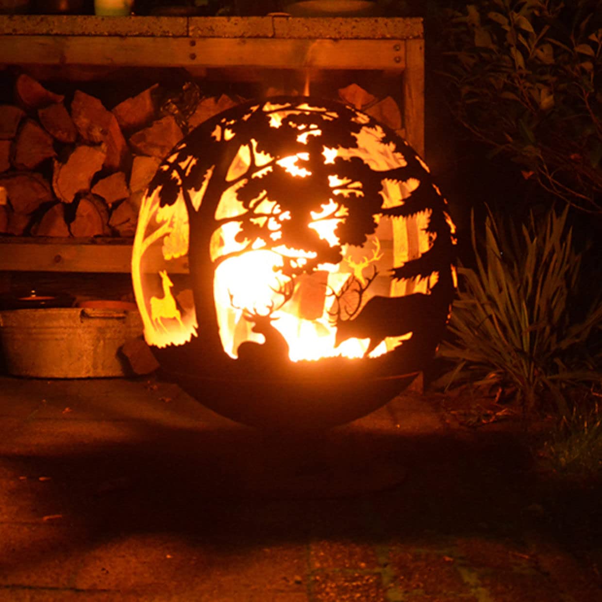 Esschert Design Elk Fireball 58 x 58 x 66 cm, made of metal, laser-cut, in rust look, with stand foot.
