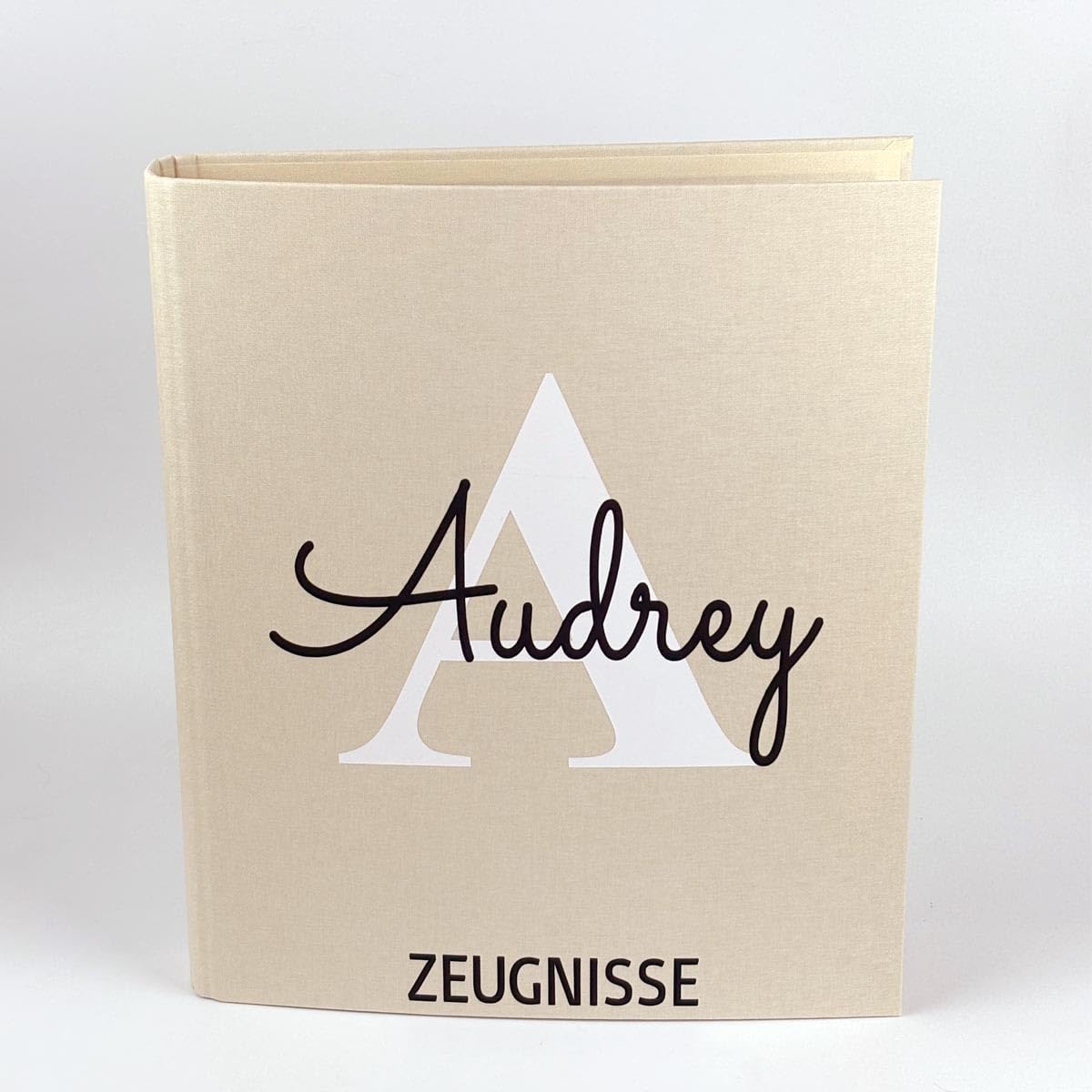 Personalized linen report card folder with name for school child. Light beige with letter motif, perfect gift for starting school.