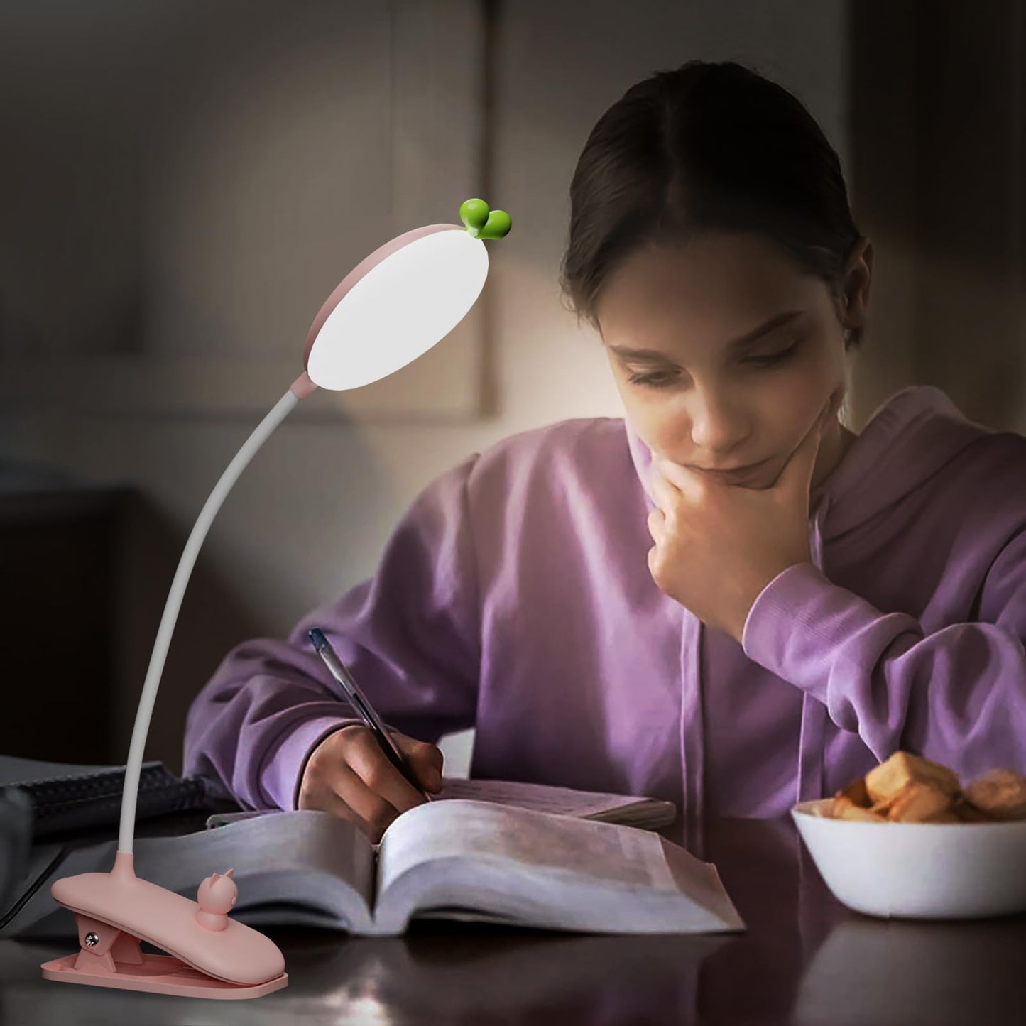 QJUZO Clip-on bedside lamp for children, LED clip light with dimmable reading lamp, book clip USB rechargeable desk lamp with flexible gooseneck, 2400mAh battery, pink