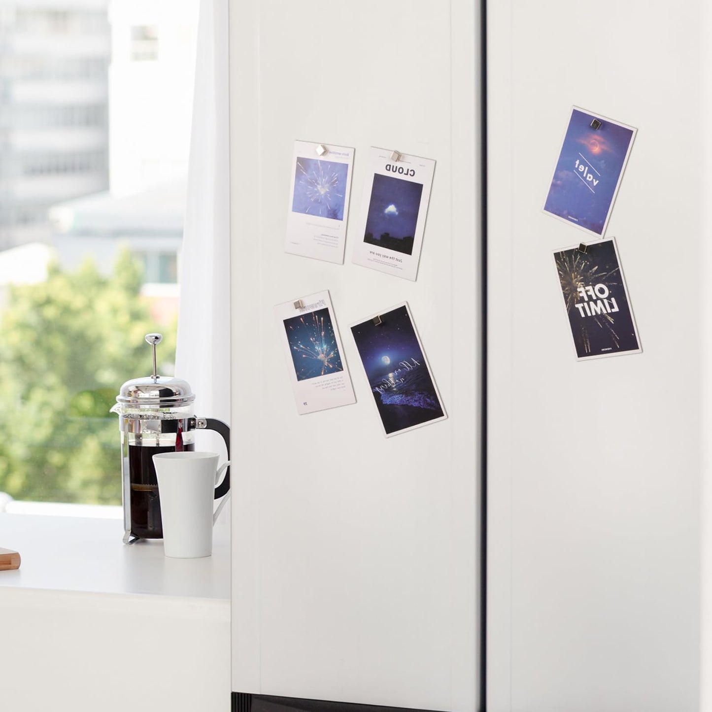 60 small powerful magnets, 10x10x4mm neodymium magnets, extra strong. The N-pole direction of the rectangular magnet is marked with "I". Ideal for kitchen cabinets and magnetic boards.