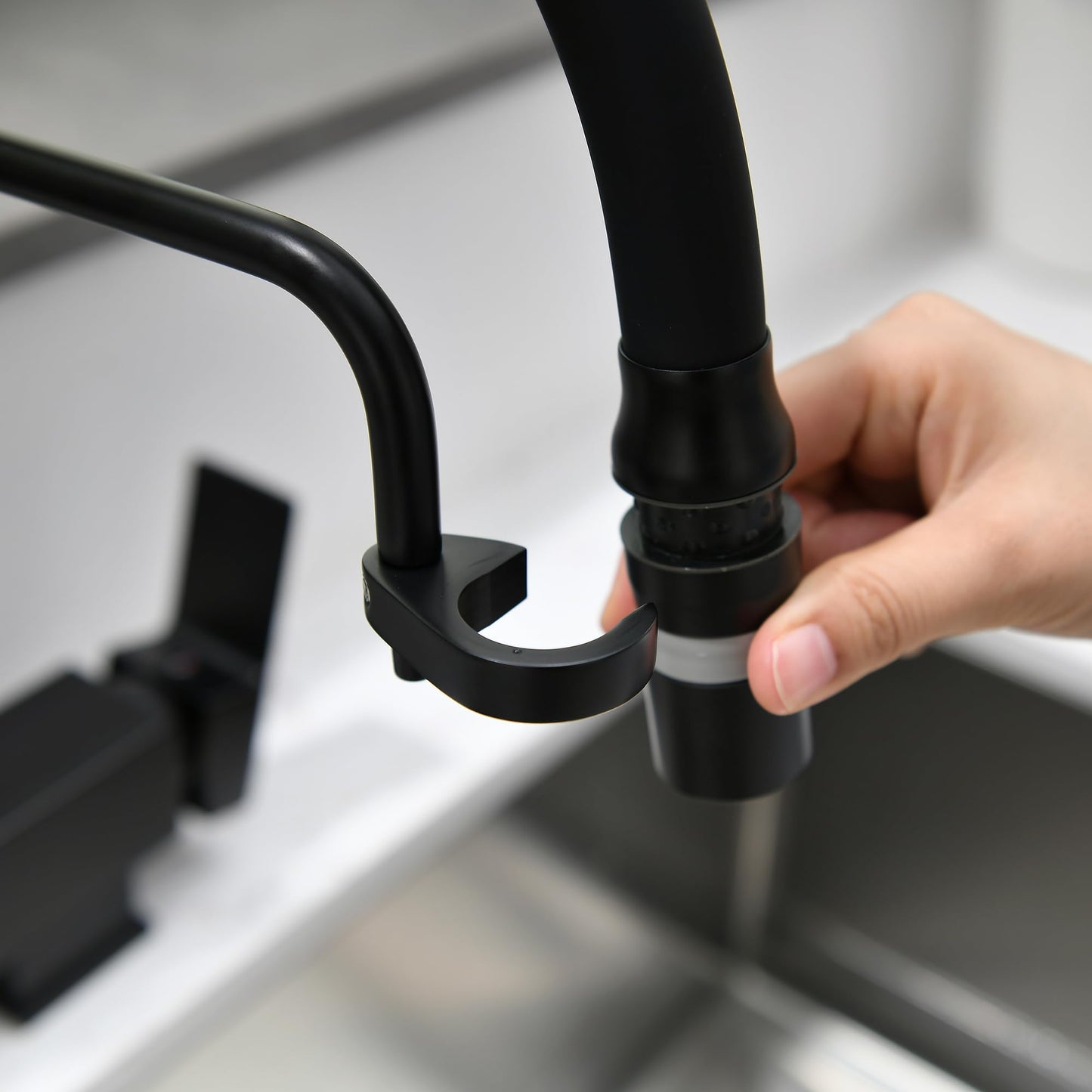 Pre-Window Kitchen Faucet with 360° Adjustable Water Tap with 2 Spray Modes, 360° Rotatable Faucet and Under-Window Installation, Ideal Mixer for Kitchens Below the Window (Black)