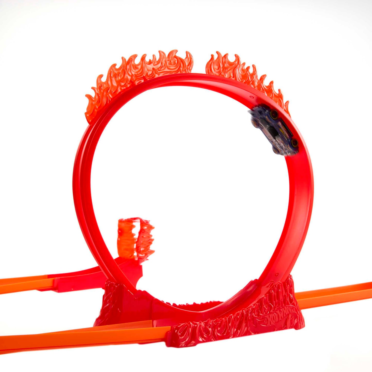 Hot Wheels track set, fire-themed track set with one Hot Wheels vehicle, 16 track and stunt components in stackable toy storage box, HMC04.