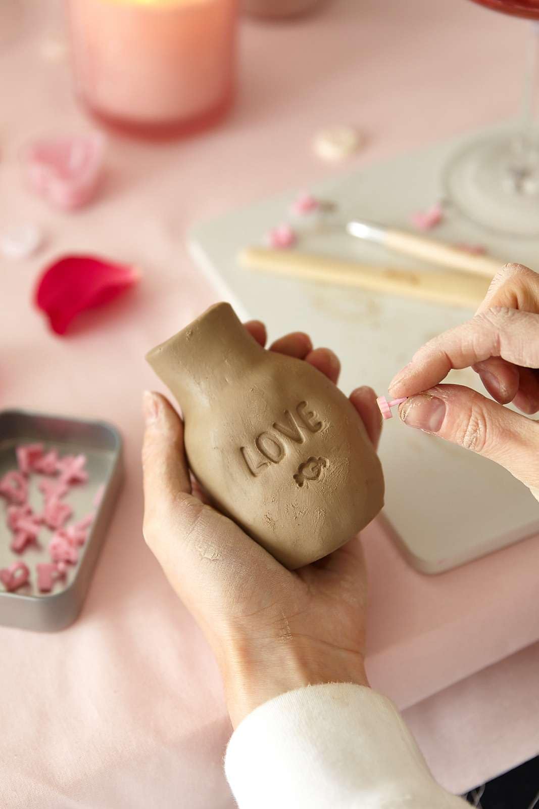 Pottery clay set for beginners at home - air drying. DIY kit for adults. Includes: air drying clay, tools, paints, brushes, sealant, instructions.