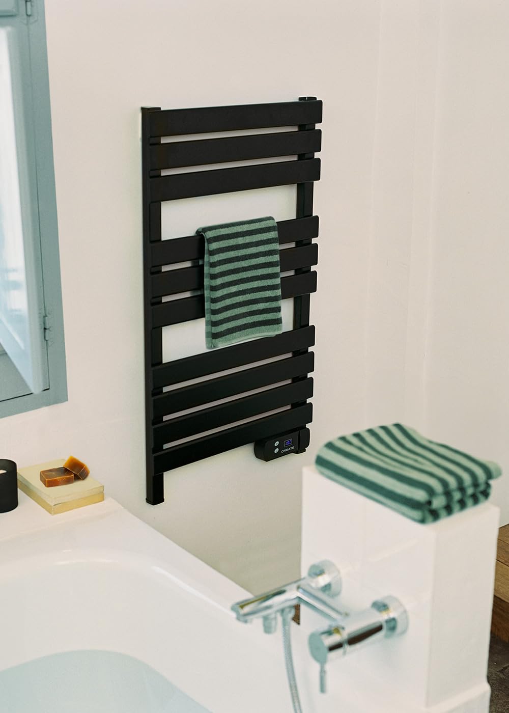 CREATE / WARM Towel 500W / Electric Towel Warmer Black / 96.9x55x5cm / Thermostat, low consumption