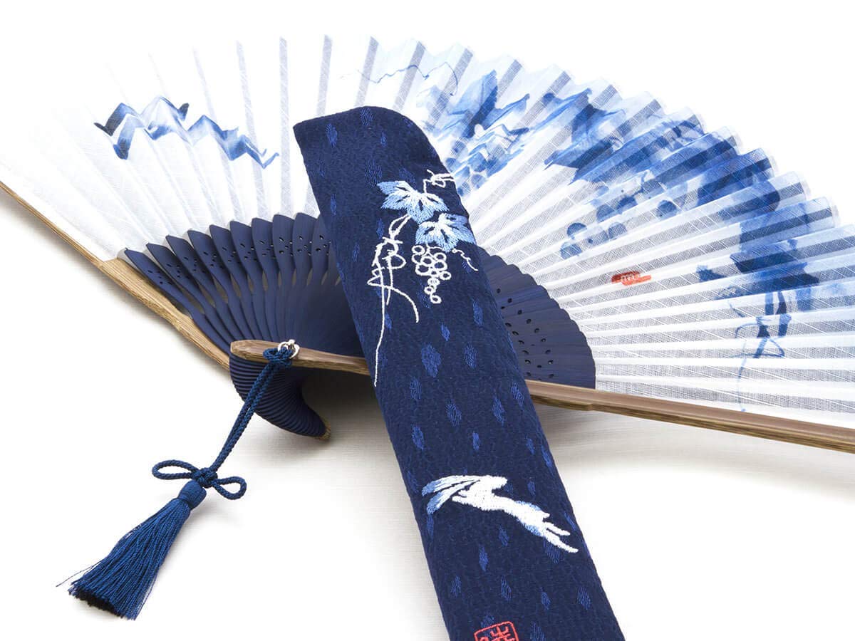 Maisendo hand fan Yoru, blue-white, made of bamboo wood and Japanese cotton, linen premium quality fabric case and gift box.