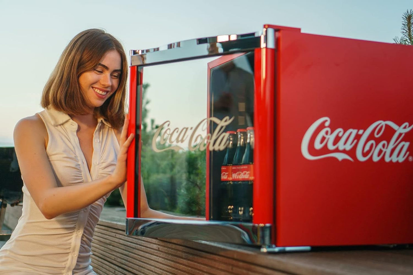 CUBES Coca-Cola Mini Fridge with Glass Door | Beverage Cooler 48L, quiet & energy efficient, ideal for drinks, office & parties | 5-15°C, Red