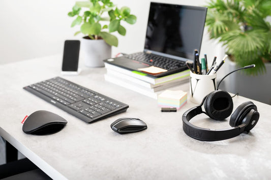 CHERRY GENTIX BT, Wireless Bluetooth mouse, Multi-Device function for up to 3 devices, Switchable resolution (1000/2000 dpi), Battery-powered, Black