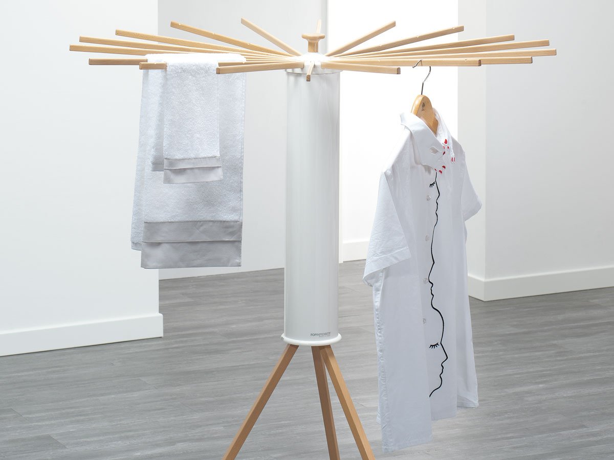 Foppapedretti Octopus Myhome laundry stand, made of aluminum/PVC/beech wood, white, measuring 112 x 112 x 121 cm, with a natural color shelf.