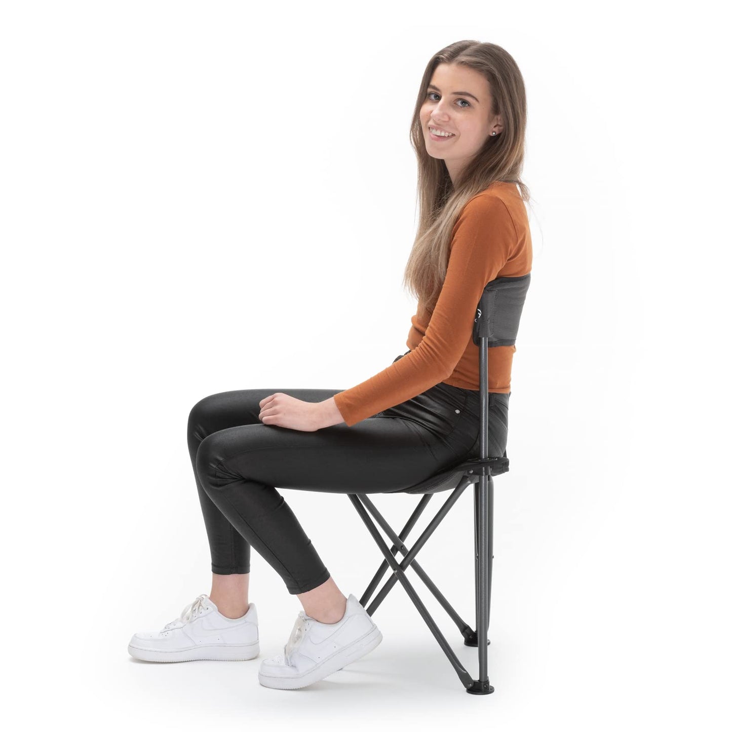 Qeedo Johnny Tripod - The comfortable & foldable three-legged stool, lightweight & compact, perfect chair for camping, fishing, festivals & traveling - Folding stool with backrest, lightweight, padded & supports up to 130 kg.