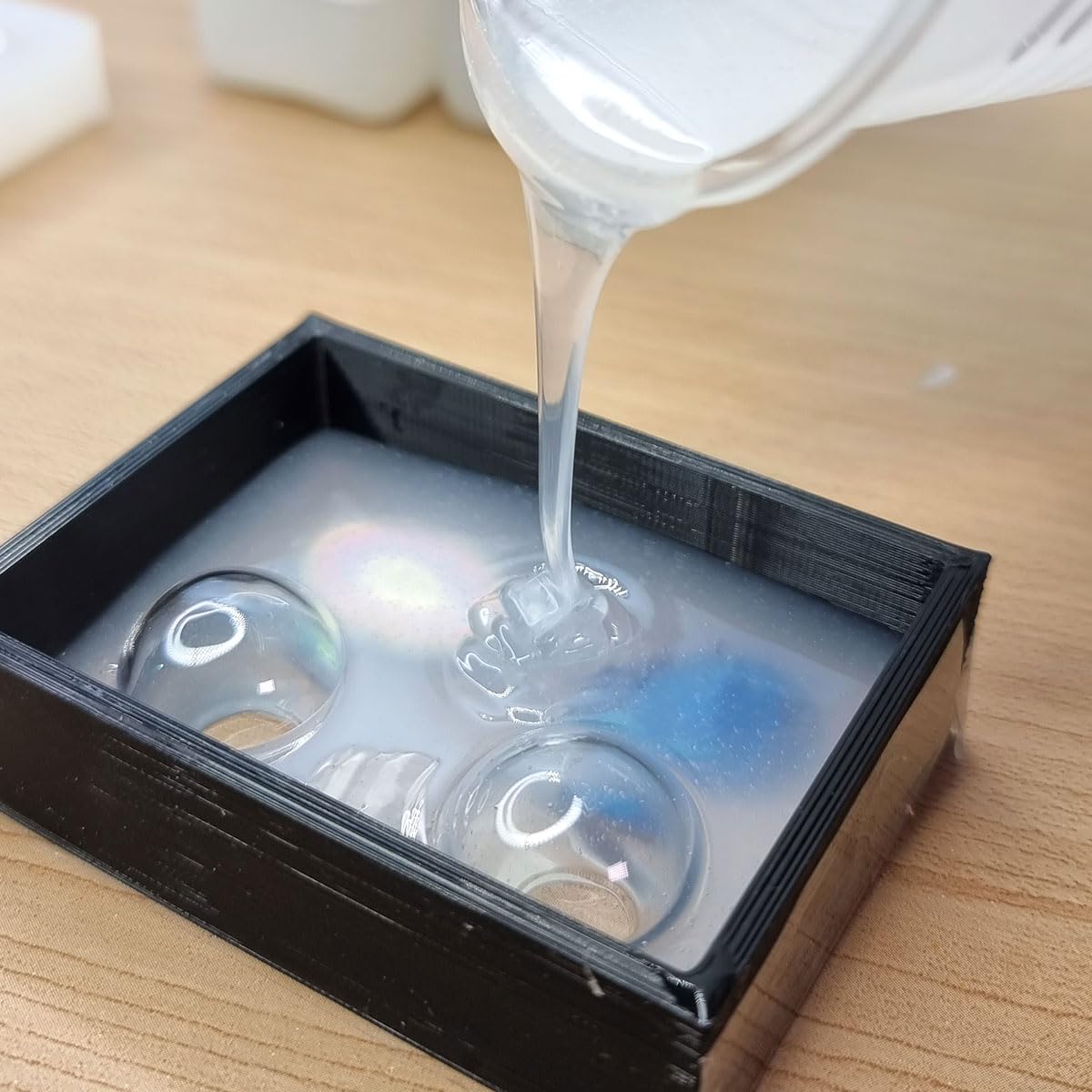 Liquid silicone rubber 1:1 R PRO GLASS, soft molding silicone, non-toxic and safe duplicating silicone for making silicone molds. Ideal for DIY resin molds, silicone molds. (1 kg)