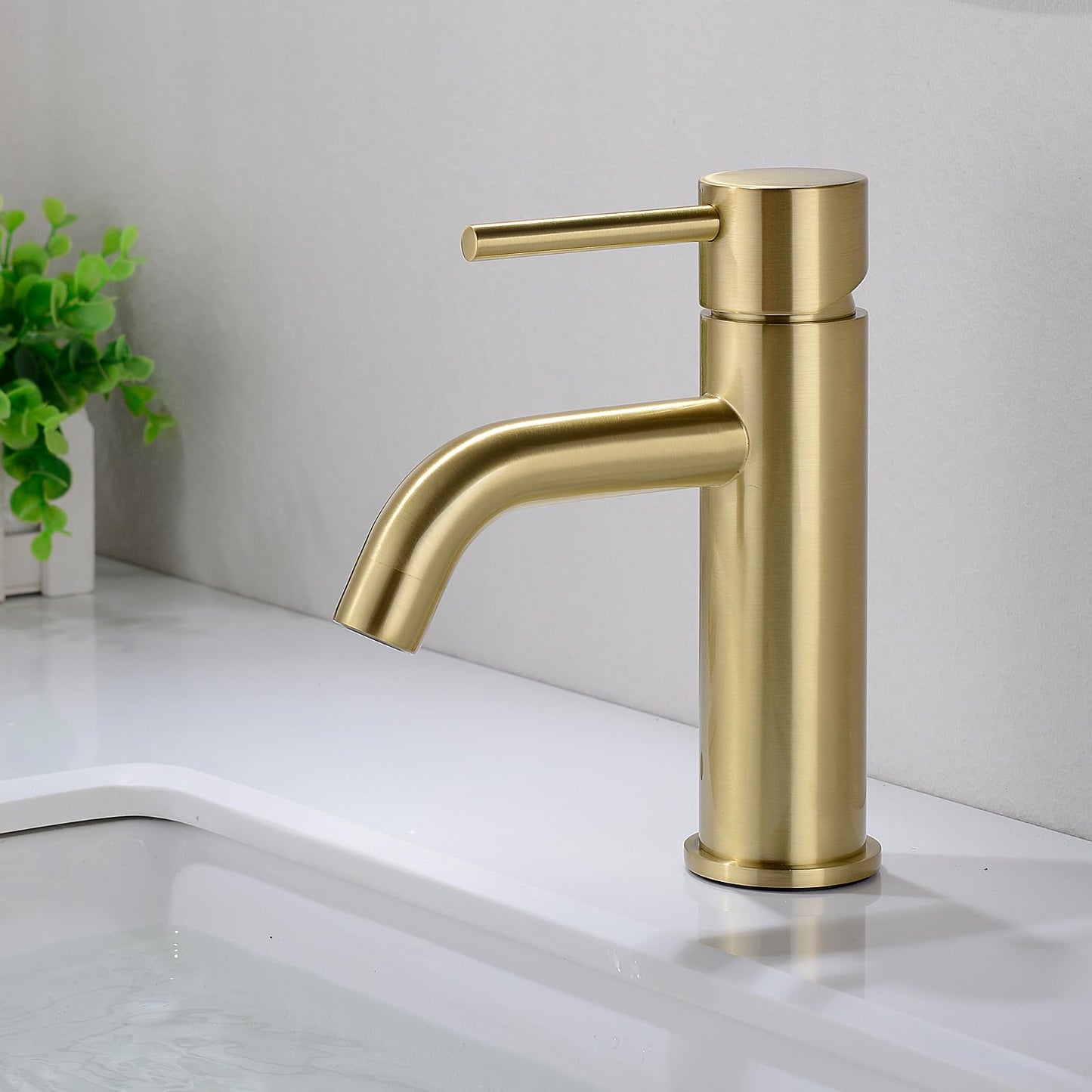 TRUSTMI Brass Bathroom Sink Faucet, Single Lever Mixer, Basin Tap with Water Inlet Hose, Brushed Gold.