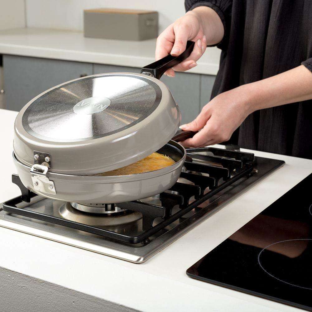 NAVA Double-Sided Pan with Handle | Ø 25 cm | Double-Sided Skillet for Pancakes and Omelets | Dishwasher Safe | Suitable for Gas, Electric, Ceramic, and Halogen Stoves