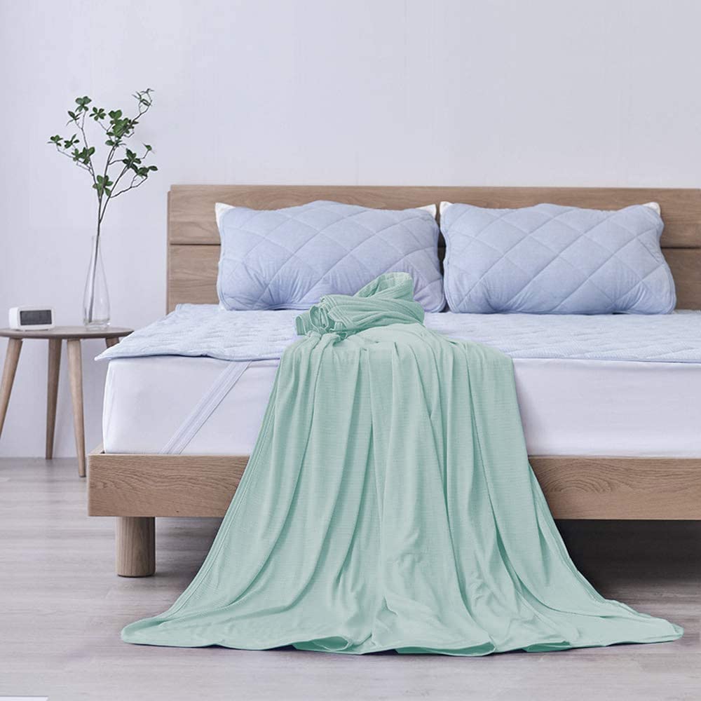 Luxear self-cooling blanket, Arc-Chill Q-Max 0.5 cooling blanket, 2 in 1 double-sided thin summer blanket cotton, cooling blanket for people bedspread baby blanket cuddly blanket, 130 x 170 cm-green