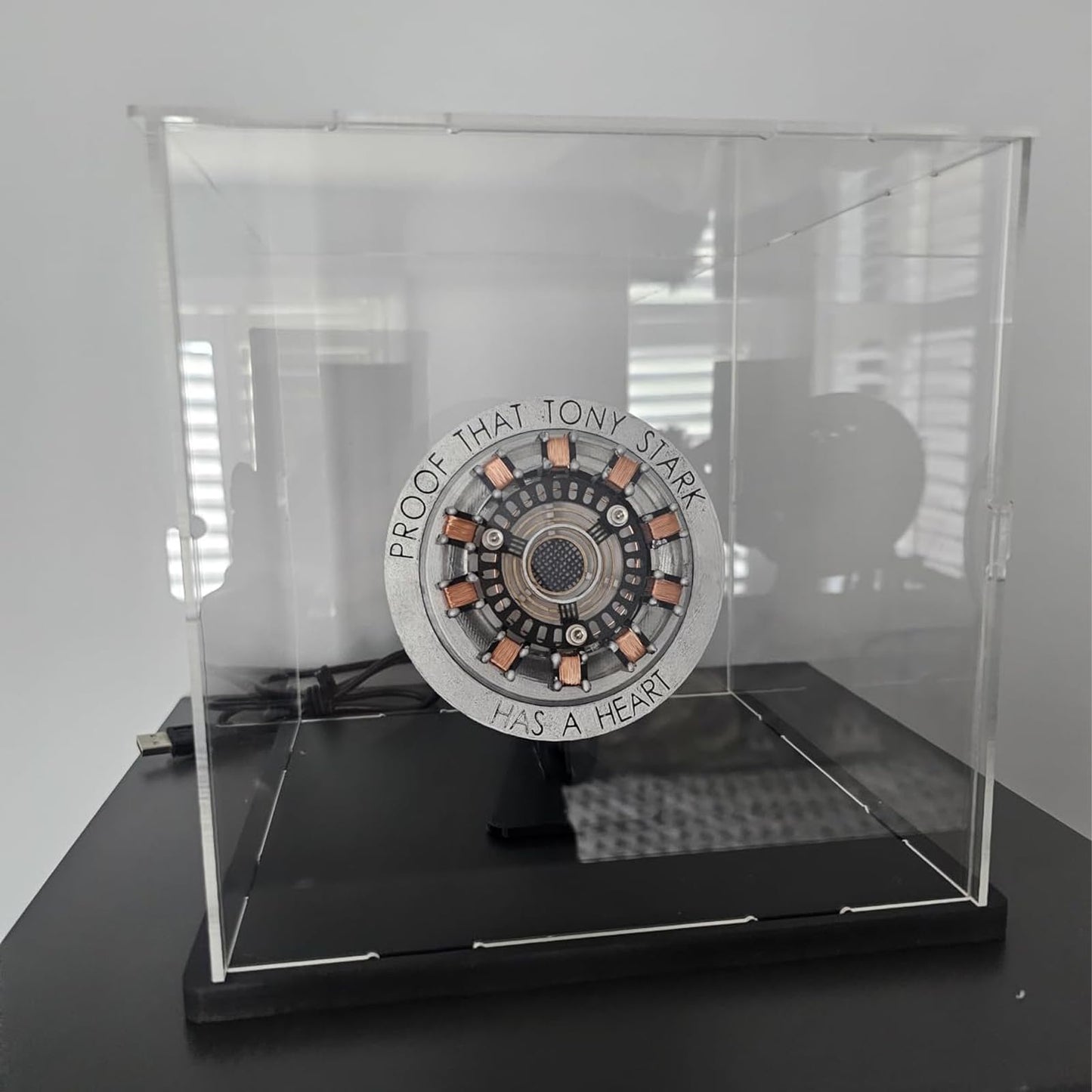 Acrylic display case for Lego 10309 21265 75328 76428 Helmet, glass showcase acrylic box transparent cube for figure collector's toys with wood-plastic base, black interior 20x20x20 cm