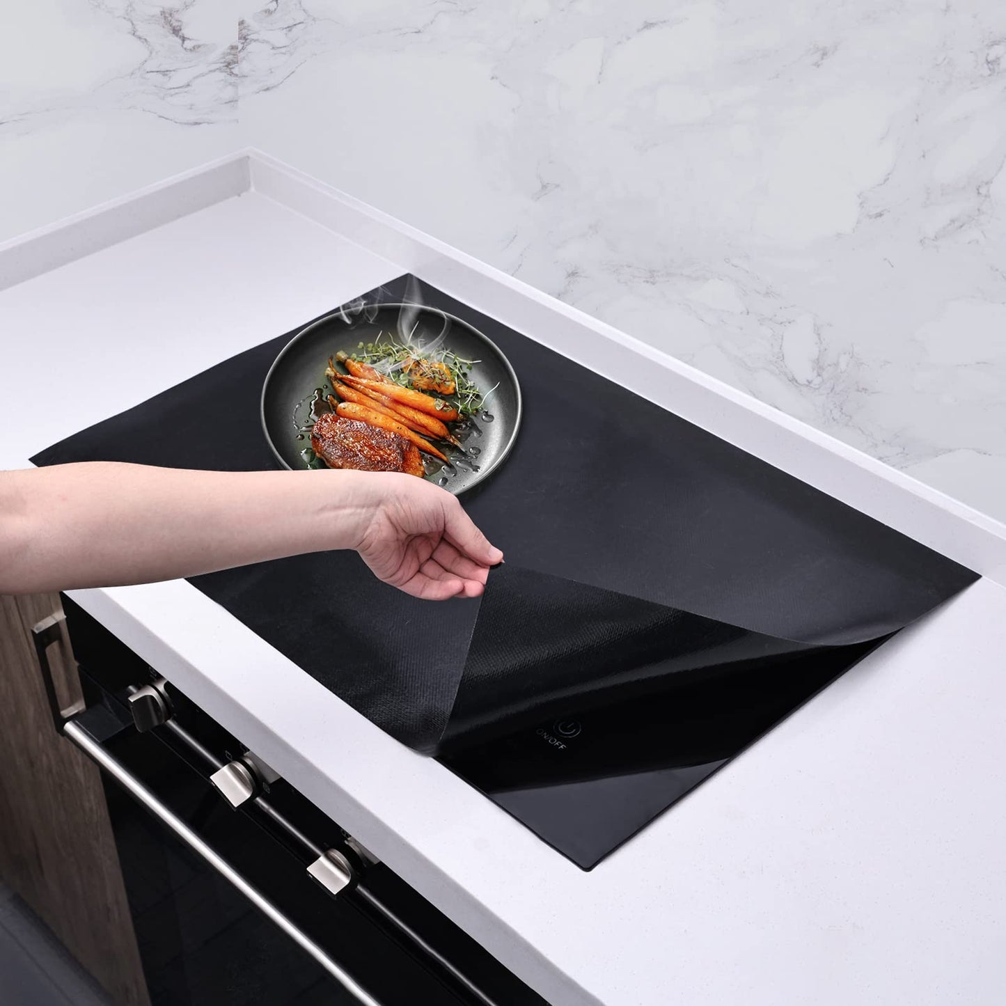 KitchenRaku Large Induction Protection Mat, Silicone Induction Cooktop Protection Mat (magnetic) Cooktop Scratch Protection for Induction Stove, Multifunctional Silicone Mats (61x53cm, Pure Black)