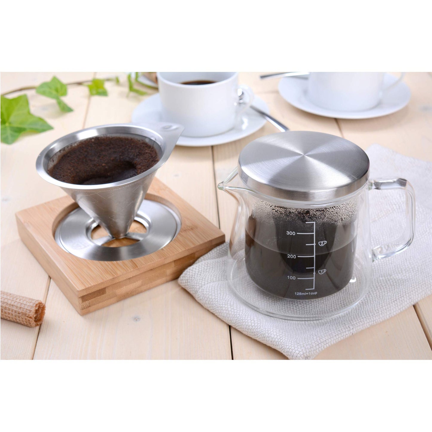 GRÄWE Coffee Maker with heat-resistant borosilicate glass carafe, stainless steel permanent filter, dishwasher safe.