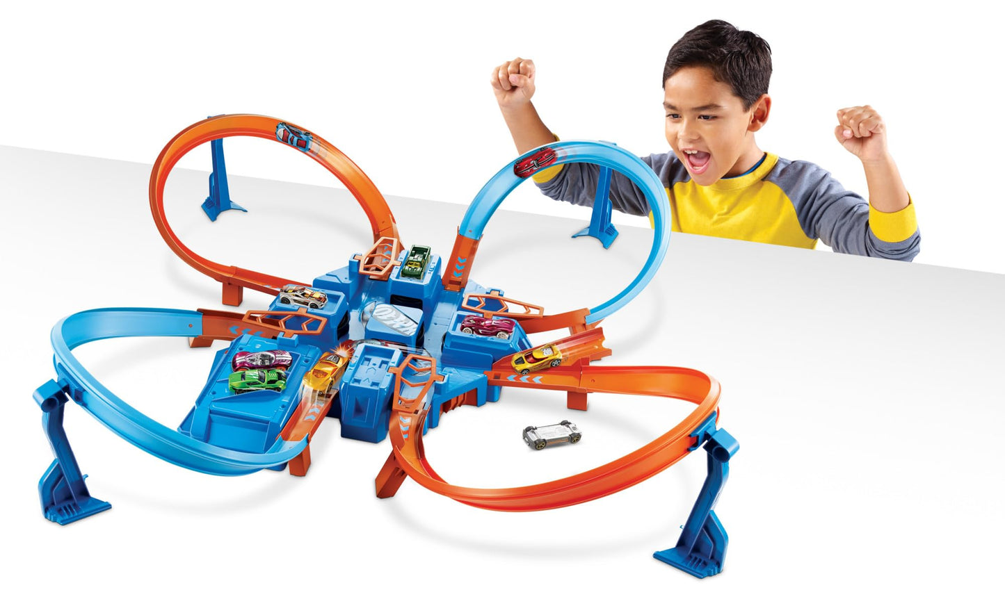 Hot Wheels DTN42 - Trackset with ramps, intersections, looping, parking spots, + 1 vehicle