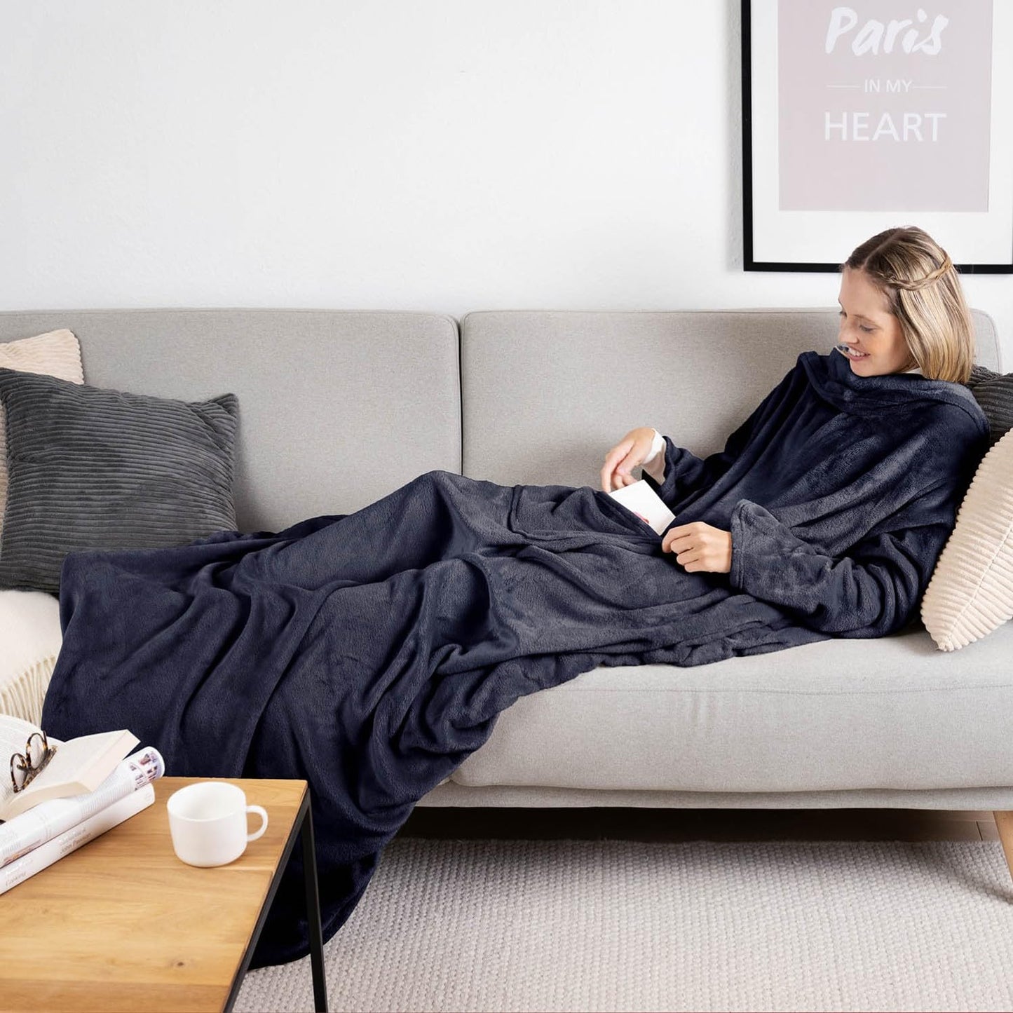 Blumtal Blanket with Sleeves Unisex - Cozy blanket with sleeves - OEKO-TEX certified blanket with sleeves and foot pocket - Sleeve blanket for women & men - Adult blanket with arms in various colors.