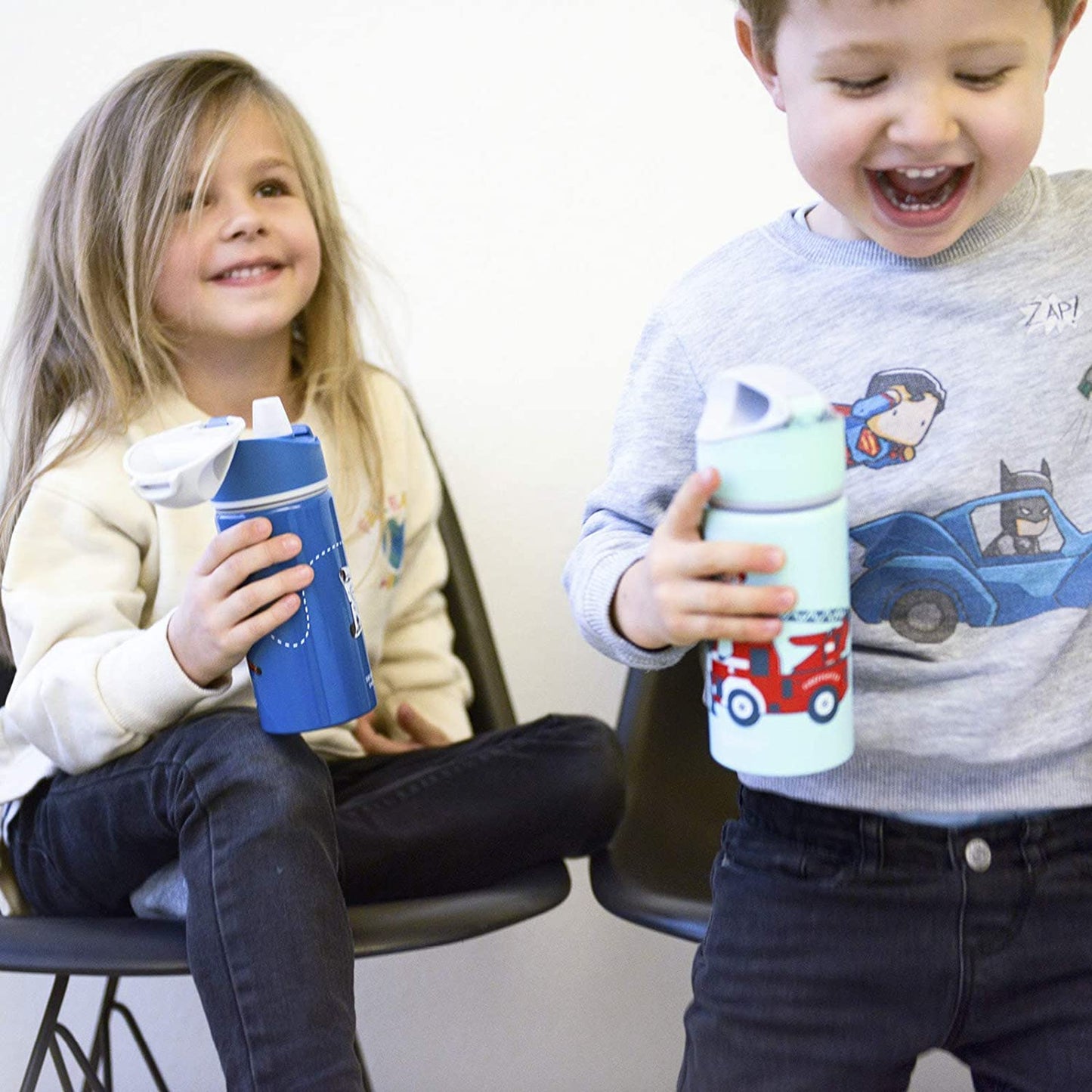 SIGG Miracle Fireman Kids Water Bottle (0.4 L), durable kids bottle with leak-proof lid, one-handed aluminum water bottle operation.