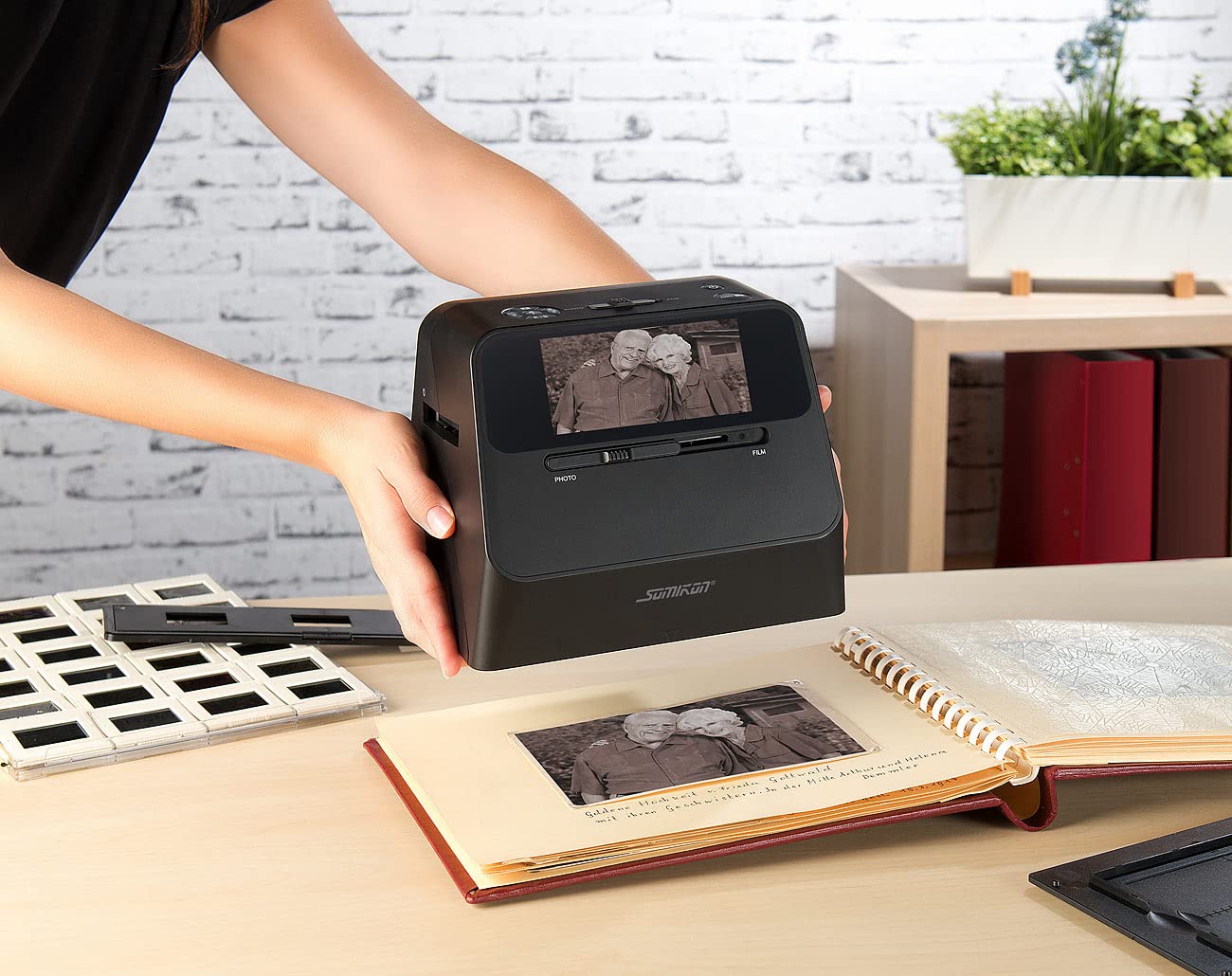 Somikon photo scanner: 3-in-1 photo, slide, and negative scanner with 22 MP and HDMI output, battery (3-in-1 scanner, slide photo scanner, digitizing device)