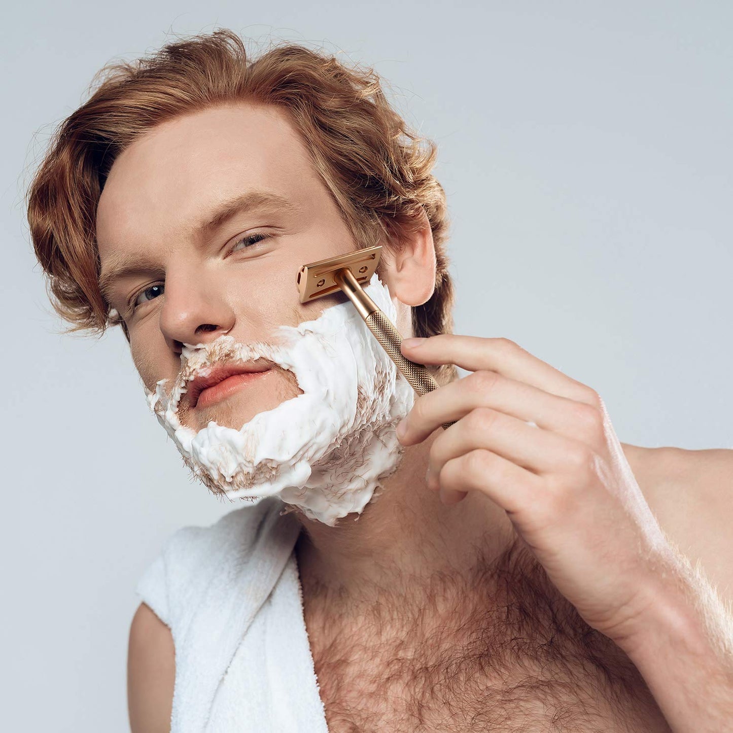 Bambaw - Razor set for women and men, includes 1 safety razor for women with stand, 10 double-sided blades & 1 apricot shaving soap. Sustainable gifts for women and men.