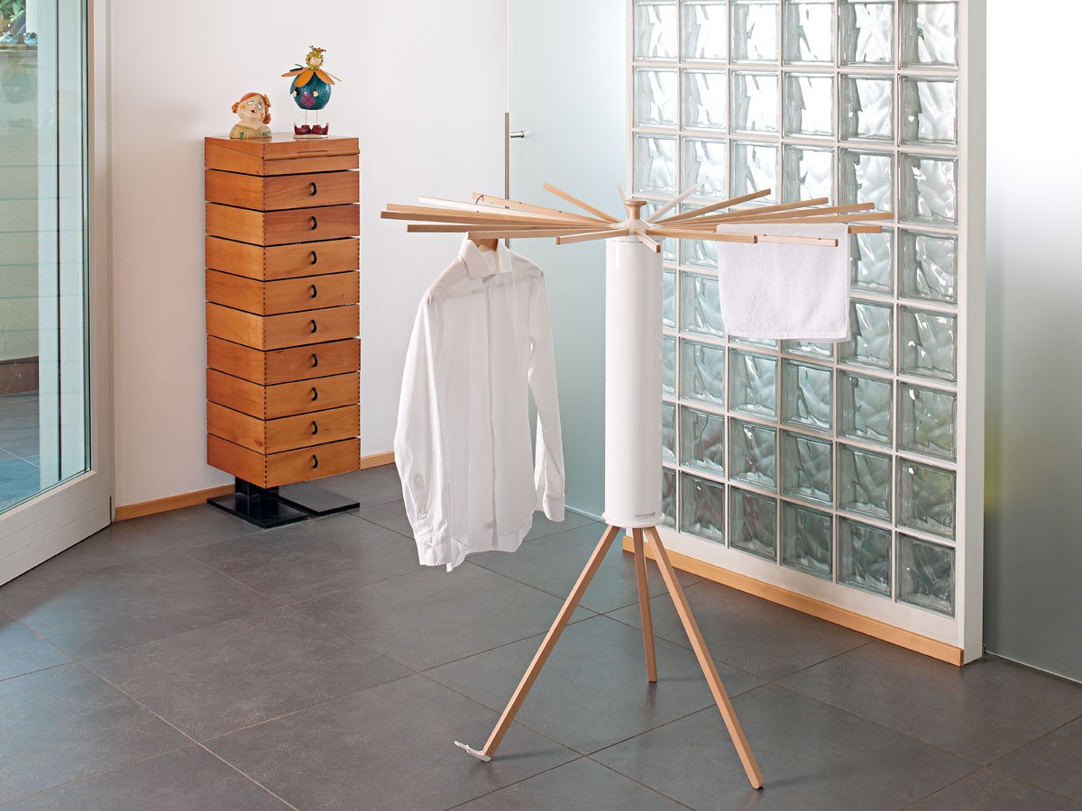 Foppapedretti Octopus Myhome laundry stand, made of aluminum/PVC/beech wood, white, measuring 112 x 112 x 121 cm, with a natural color shelf.