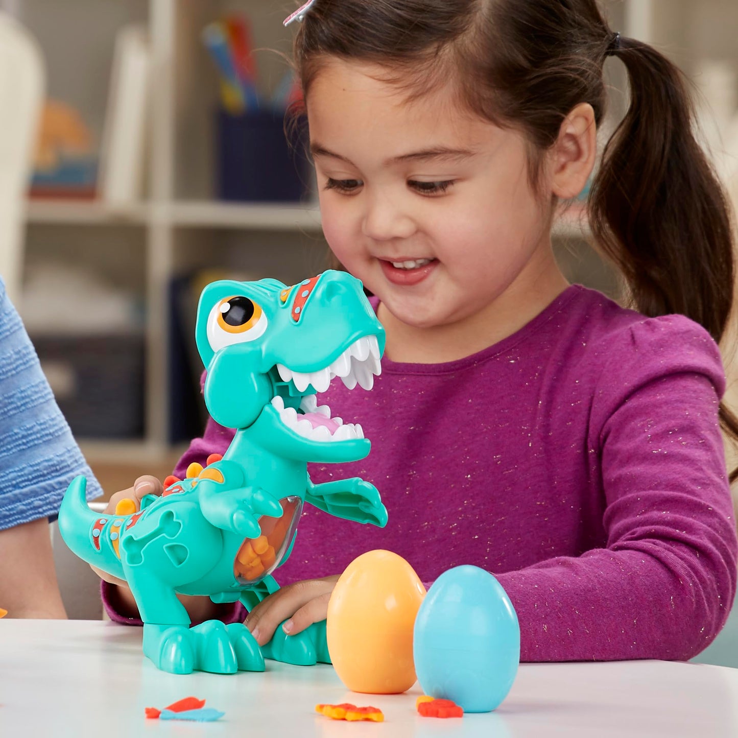 Play-Doh Dino Crew Crunchin' T-Rex Toy for Kids 3 Years and Up with Dinosaur Sounds and 3 Eggs.