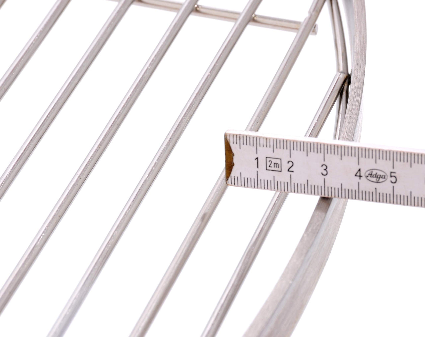 70 cm stainless steel grill grate for tripod swing grill, with chain and 14 mm rod spacing.