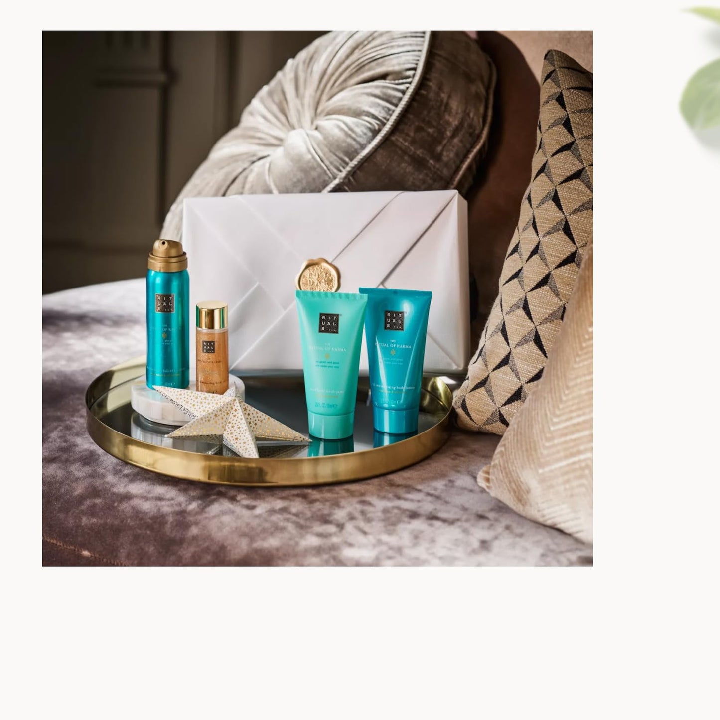 RITUALS Soothing Treat Gift Set from The Ritual of Karma series, includes: shower foam, body cream, body scrub, body oil, 1112243