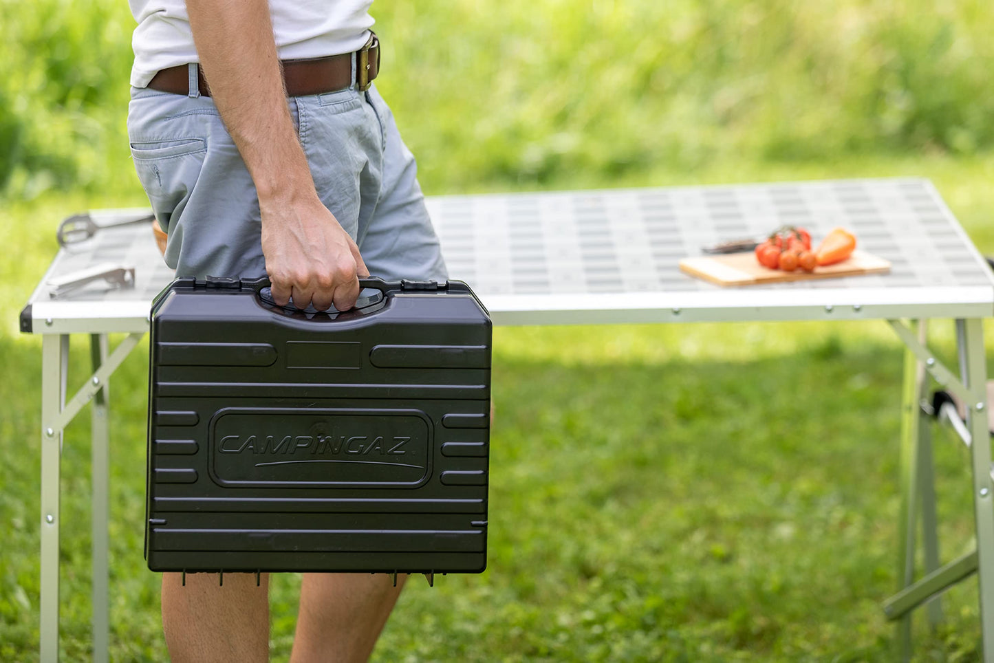 Campingaz Camp'Bistro 3 Gas cooker, camping stove with 1 burner, 2,200 watts power, compact outdoor gas cartridge cooker with carrying case, black.