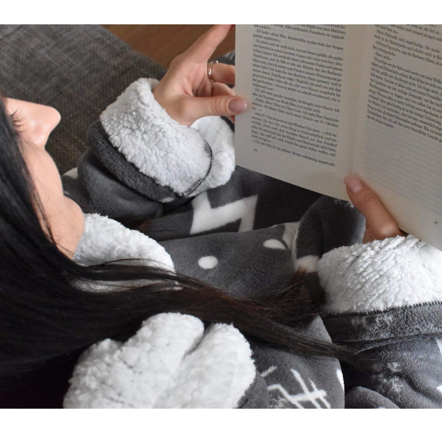 HOMELEVEL Sherpa Blanket with Sleeves - 200x150cm Snuggle Blanket with Sleeves - Blanket Hoodie Sleeve Blanket - Blanket with sleeves to wear - Blanket Sweater Portable Blanket - Dark Grey