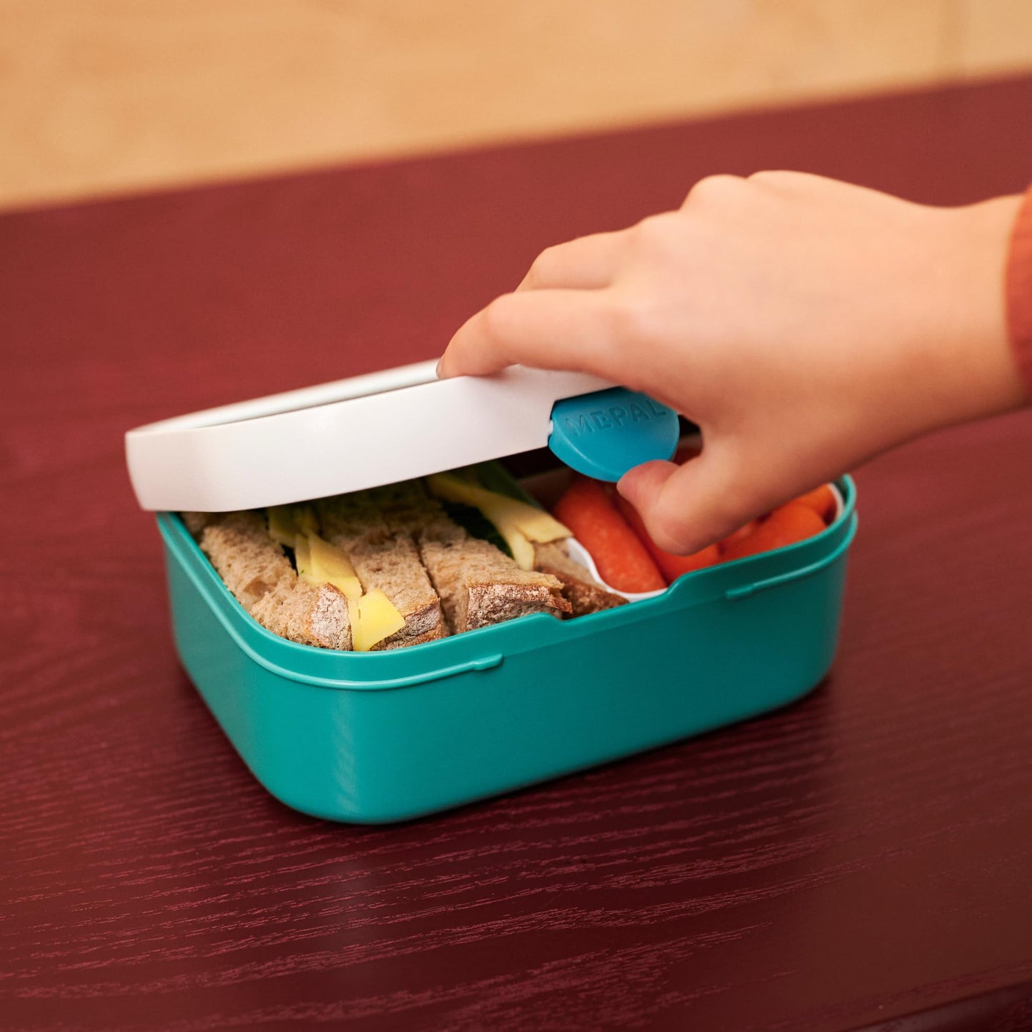 Mepal Campus Lunchbox Little Dutch - Personalized Bento lunch box with name for kids - Bento insert & fork - Clip closure - BPA-free & dishwasher safe - 750 ml - Sailors Bay