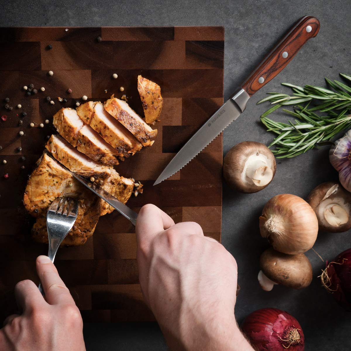 Navaris 6x Steak Knife Set with Wood Handle - Cutlery Knife 6-piece Set - Cutlery Set made of Stainless Steel and Wood with Gift Box - Serrated Edge Steak Cutlery