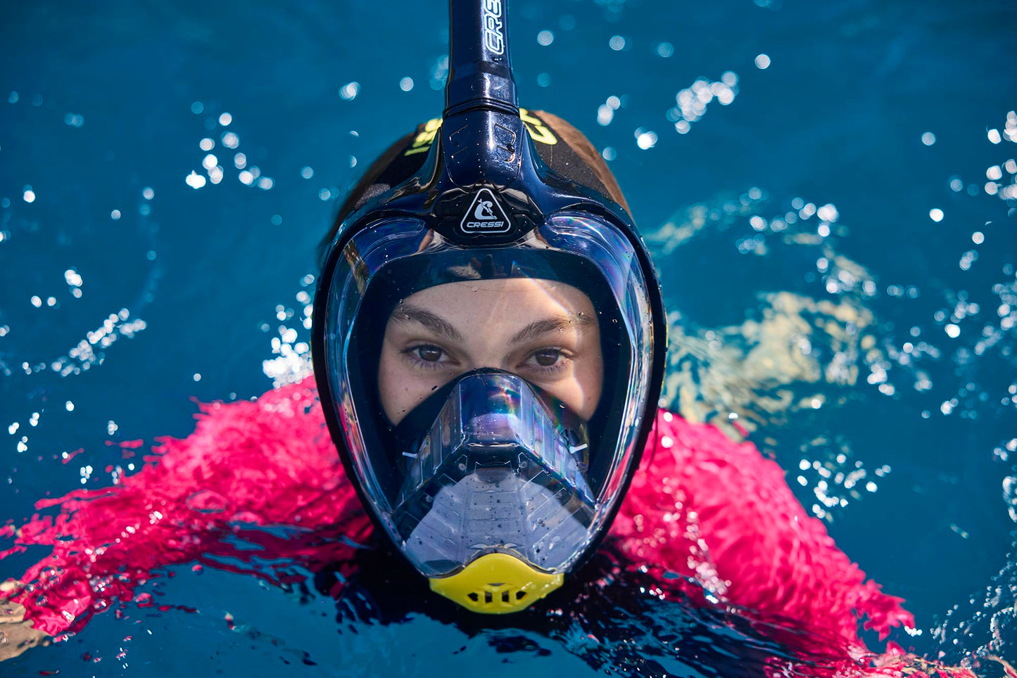 CRESSI Bali Full Face Mask Black/Grey S/M - Diving mask with ultra clear polycarbonate lens, 100% silicone, snorkel float valve, camera mount, black/grey, S/M size, for adults.