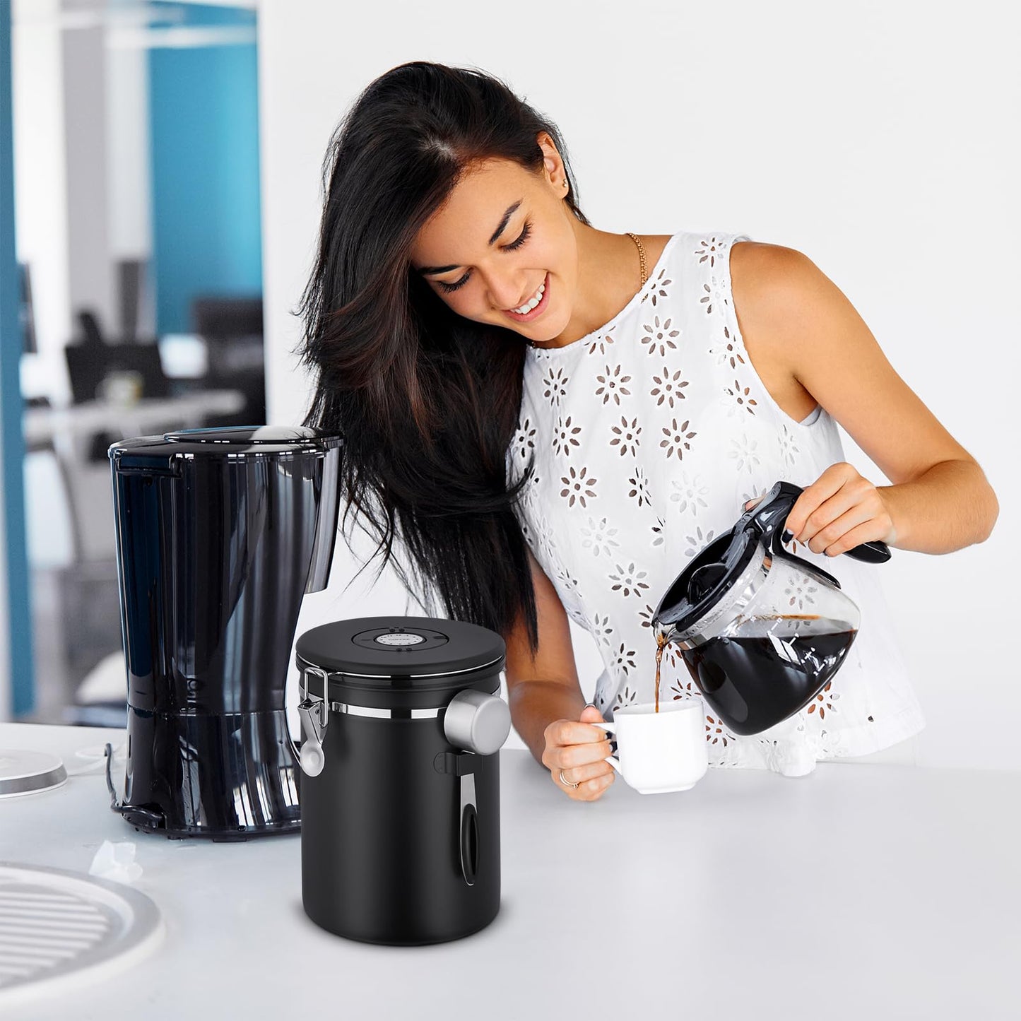 SMRONAR Coffee Canister Airtight, 2.8L Coffee Beans Container made of Stainless Steel, 1kg Beans Vacuum Coffee Can, Airtight Stainless Steel Coffee Canister with CO2 Valve, Measuring Spoon & Date Display for Tea Nuts Cocoa.