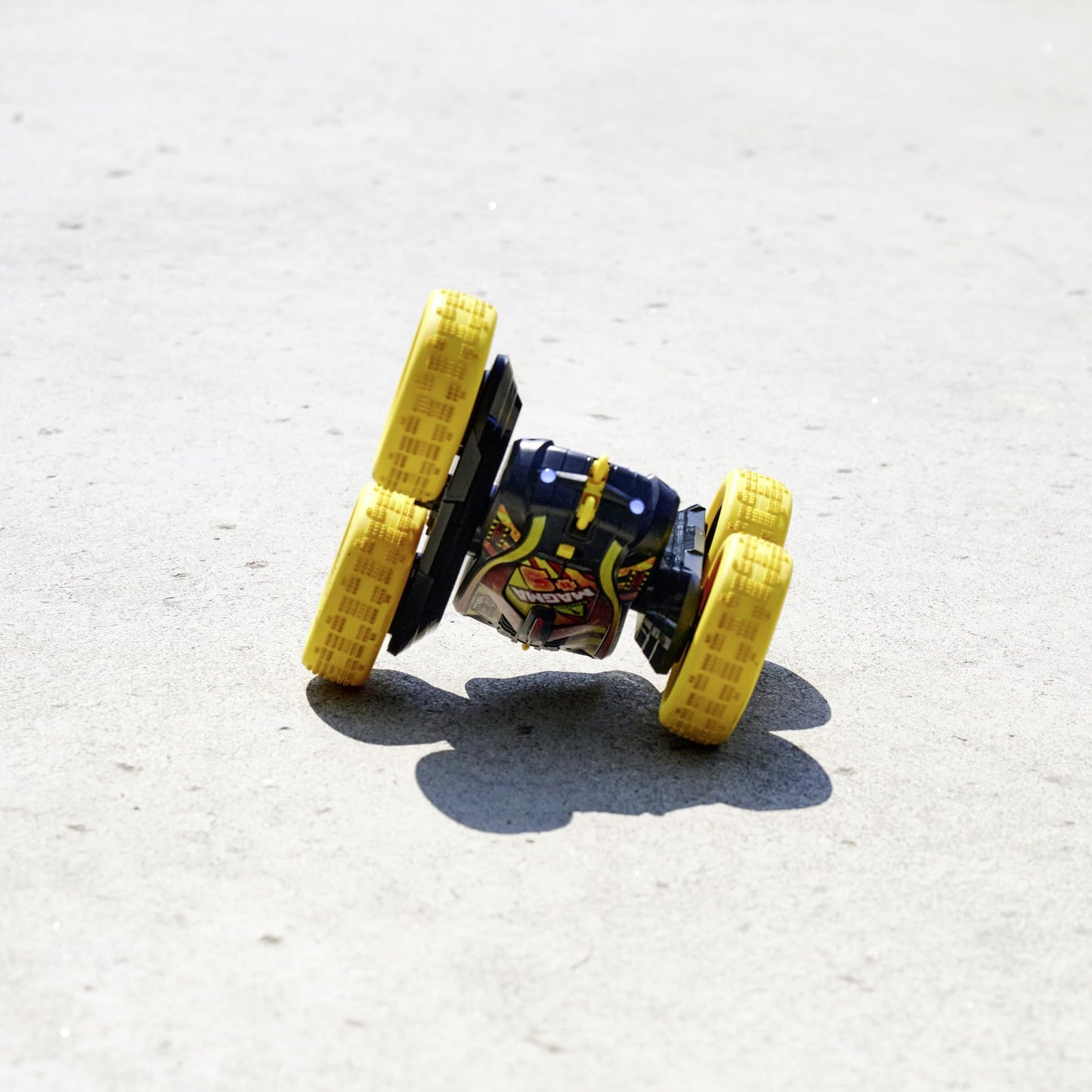 Dickie Toys - RC Car Fire 'n' Frost Flippy (16 cm) - remote controlled car for ages 6 and up with 360° flips and lights, RC car for kids, 8 km/h, 2.4 GHz remote control, batteries included.