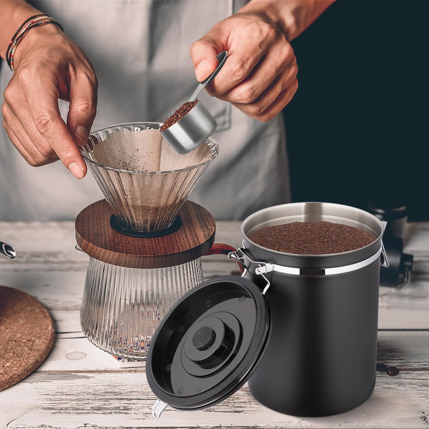 SMRONAR Coffee Canister Airtight, 2.8L Coffee Beans Container made of Stainless Steel, 1kg Beans Vacuum Coffee Can, Airtight Stainless Steel Coffee Canister with CO2 Valve, Measuring Spoon & Date Display for Tea Nuts Cocoa.