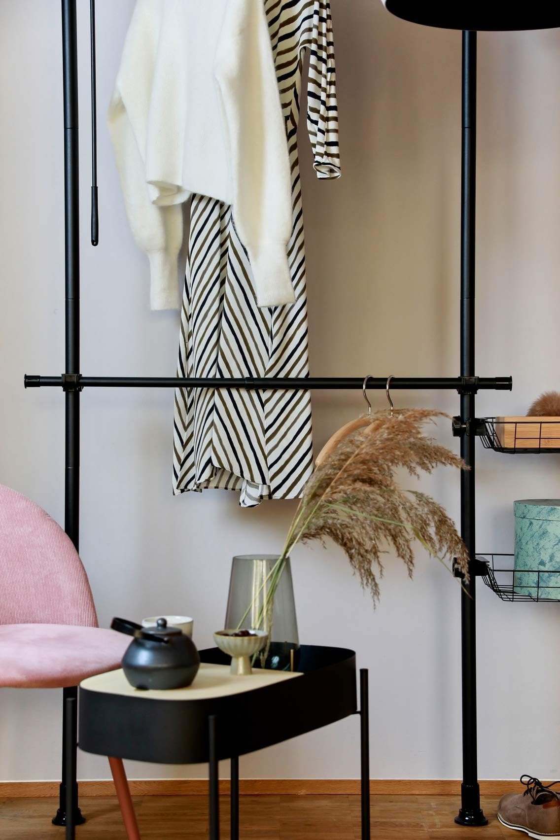 The WENKO Telescopic Wardrobe System Hercules Basic in Black.