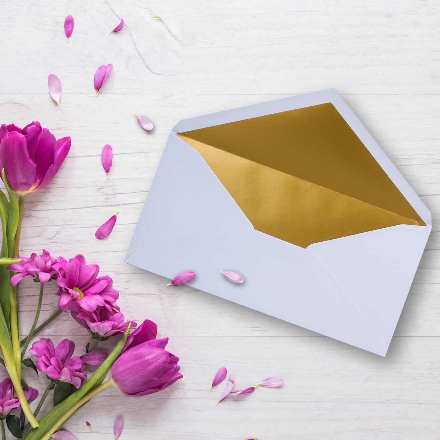 25 envelopes size DIN Long - White with gold metallic inner lining - 110 x 220 mm - wet adhesive - festive envelopes for Christmas
