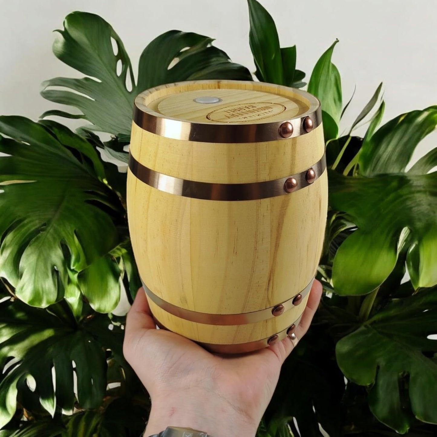 InGenious Mini decanter made of wood for whisky barrels | functional drink holder for whisky and spirits.