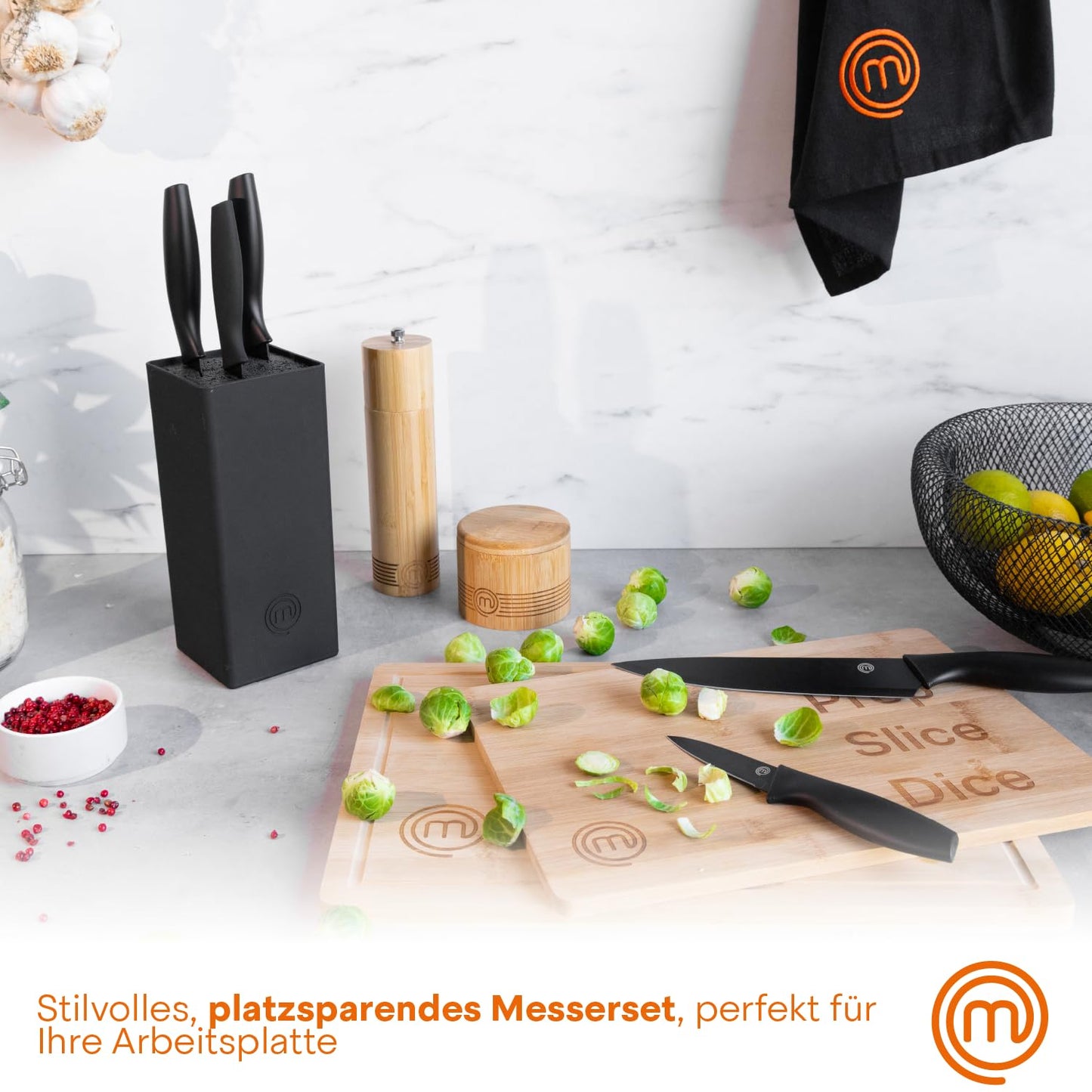 MasterChef knife block with cake knife set including Santoku knife, bread knife, chef's knife, vegetable knife, and utility knife. Made of stainless steel, sharp, 5 pieces, black, with soft-touch handles.