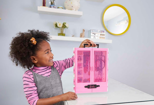 Barbie GBK11 - Dream Closet, portable fashion toy for kids aged 3 to 8 years.