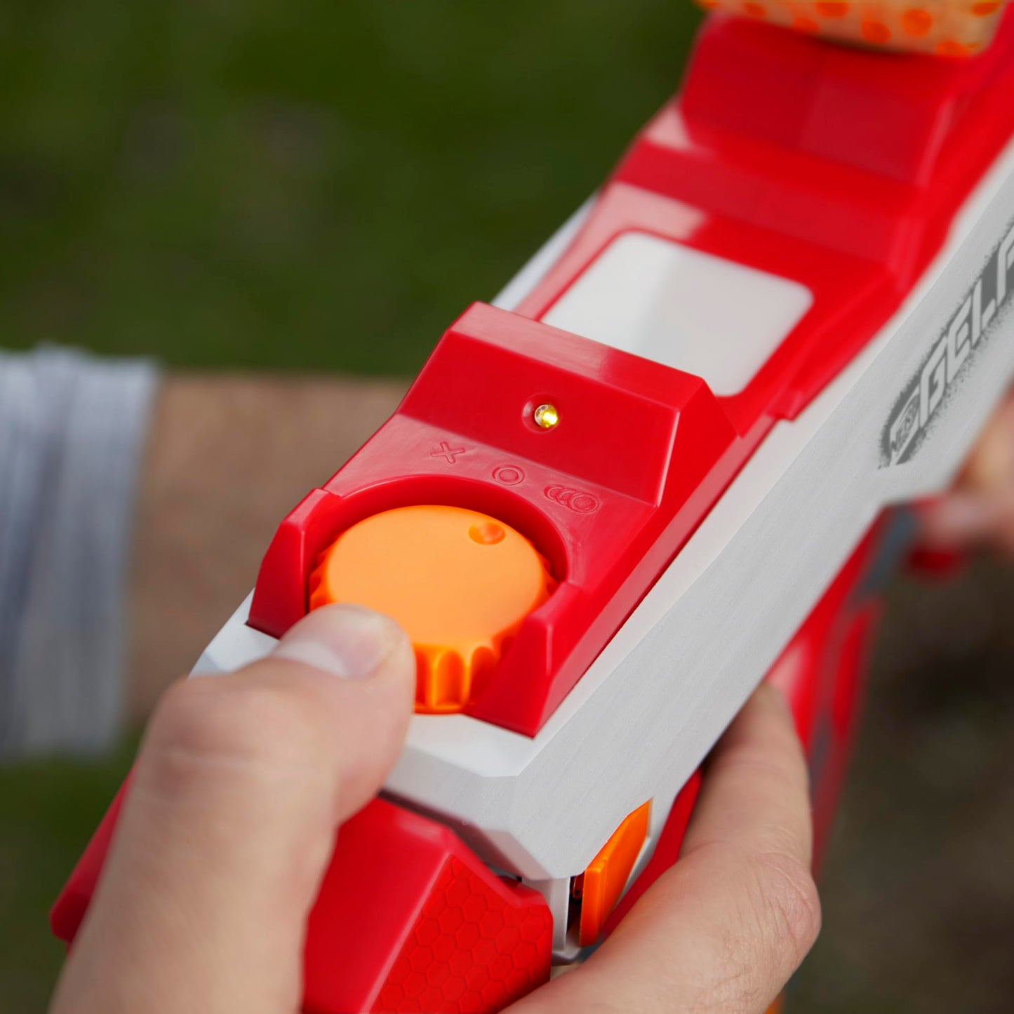 Nerf Pro Gelfire Mythic Blaster, 1600 hydrated Gelfire balls, ball magazine for 800 balls, with battery and Nerf goggles
